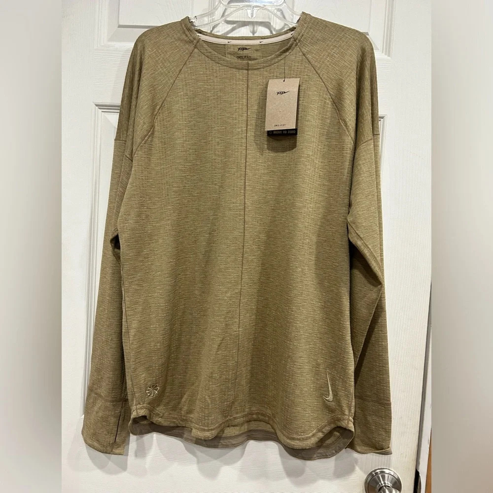 Nike Men's M Medium Dri-FIT Yoga Crewneck Shirt Sandalwood Tan NWT